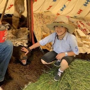 Meet your Posher, Perouz